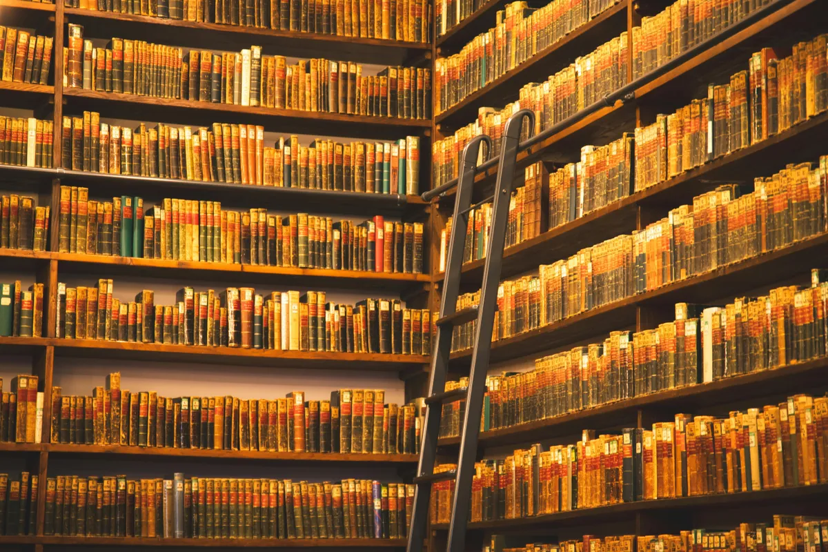 古本の匂いが好きな理由|紙とインクの化学反応